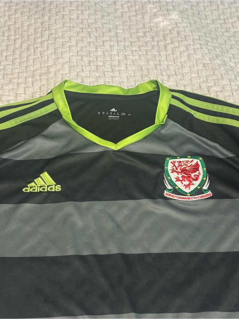 Vintage Wales Adidas Soccer Jersey Size XL - Picture 2 of 7